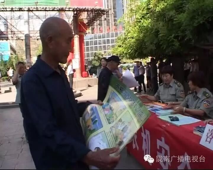 高速公路交通标志图解大全，一看就懂的安全行车指南