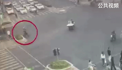 14岁骑车带人撞上半挂车,这些未成年人事故案例要警惕