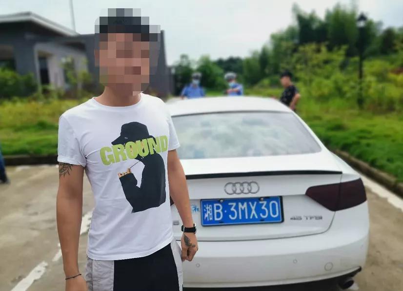 高速上不挂车牌还超速?小心重罚