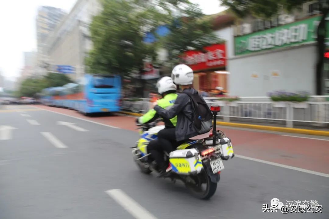 高考首日交通管制,200名交警护航考点