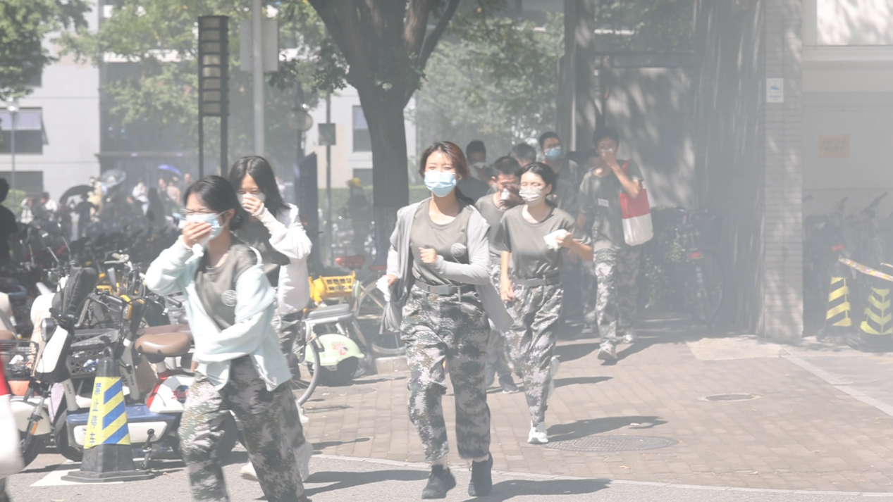 新学期清华精心组织新生安全系列教育活动,筑牢校园安全根基