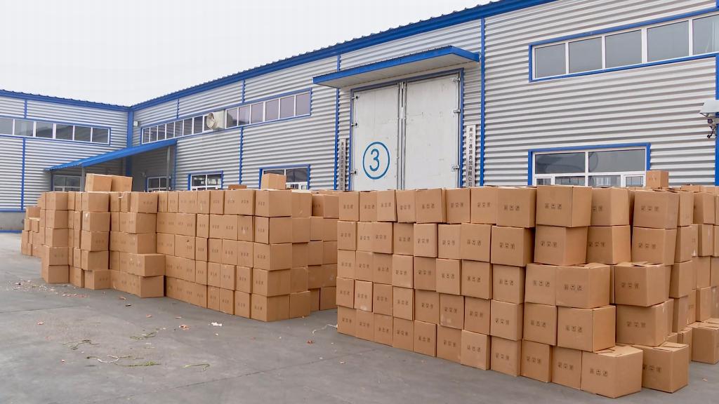 黑龙江多市支援黑河抗疫物资,蔬菜猪肉水果包陆续抵达