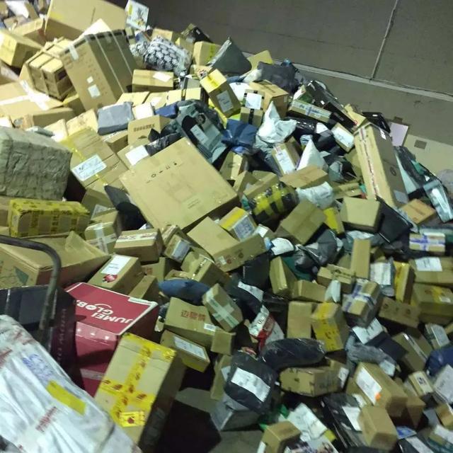 快递停运,定制女装店发货难,复工受阻,只能发邮政