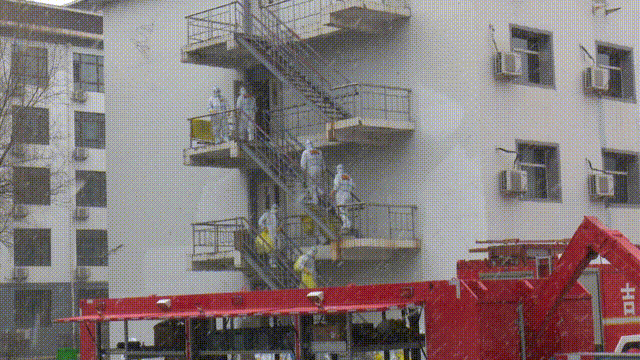 吉林疫情严峻,消防救援队伍奋战抗疫一线守护群众安全