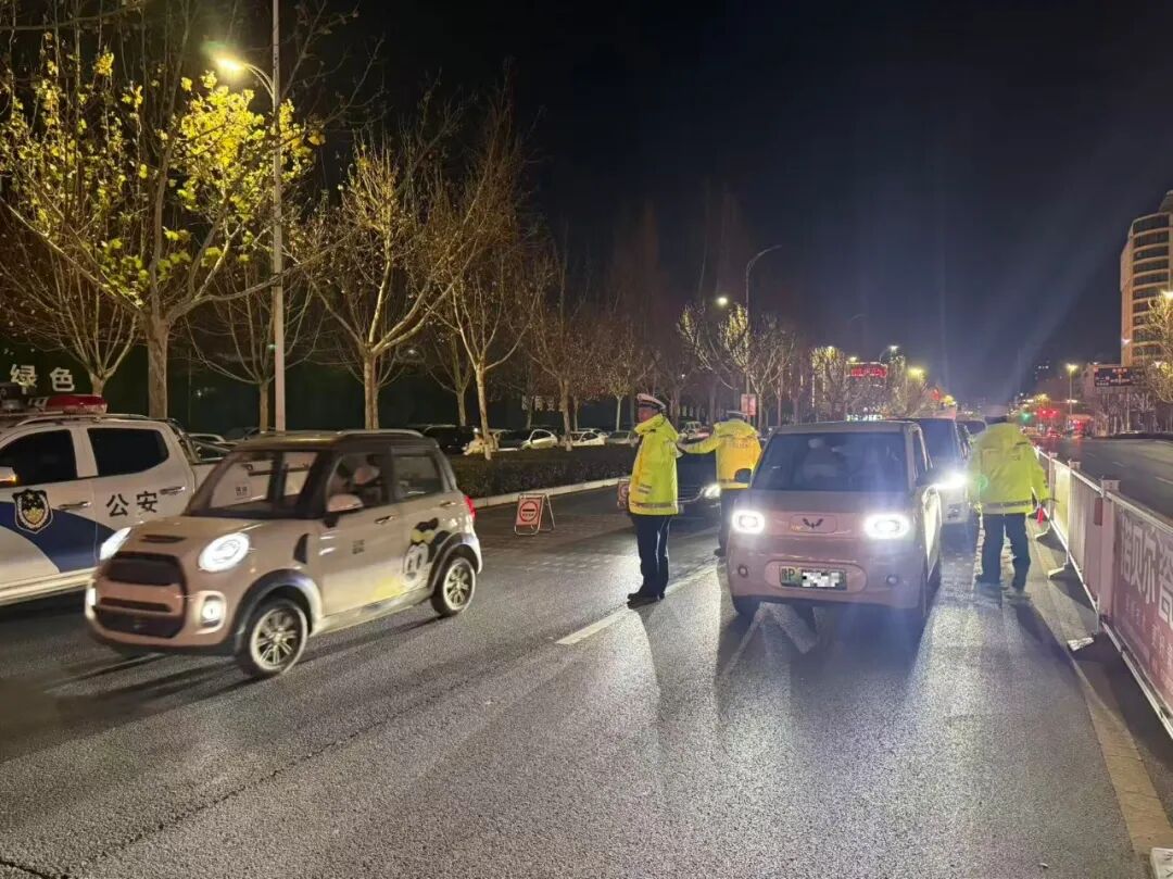 周口交警开展冬季整治,严管违法高发地段,保障道路交通安全