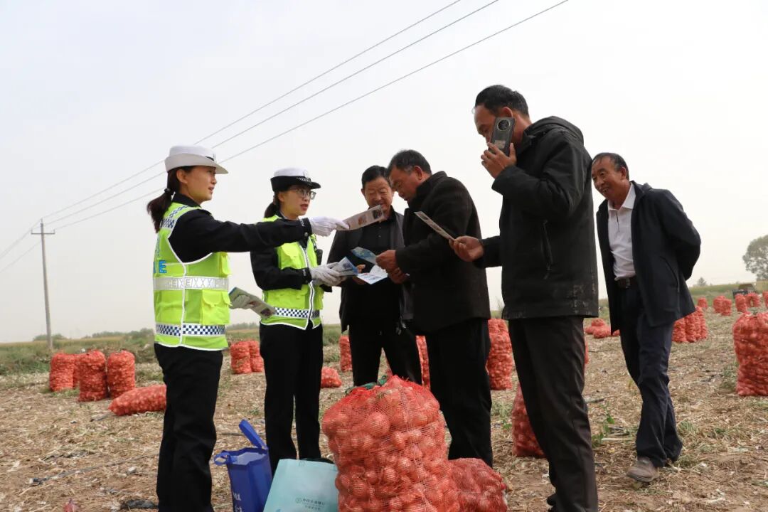 秋收季农村三流叠加违章高发,公安交管部门全力保障安全