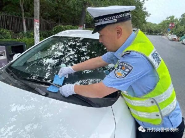 为“交警贴30分钟不处罚”制度点赞