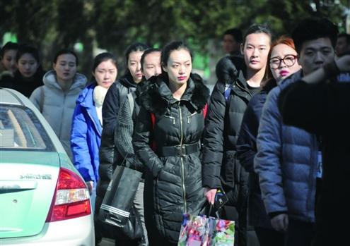 艺考花费惊人!高考艺术生家庭半年花六万,学乐器烧套房