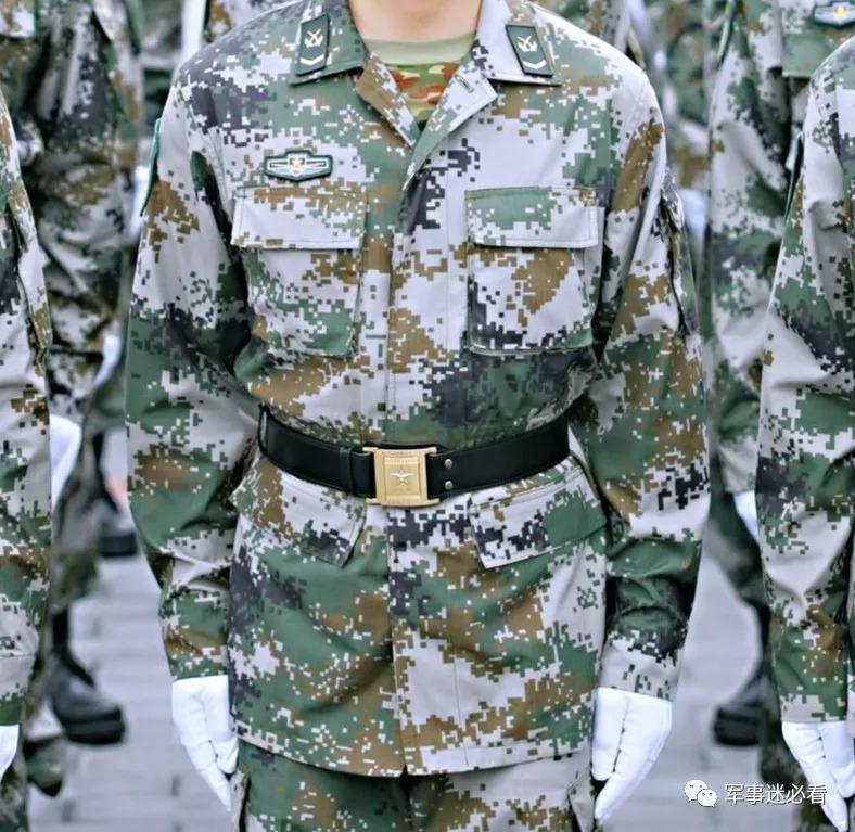 大学新生军训季:了解军训服款式种类及07式军服特点
